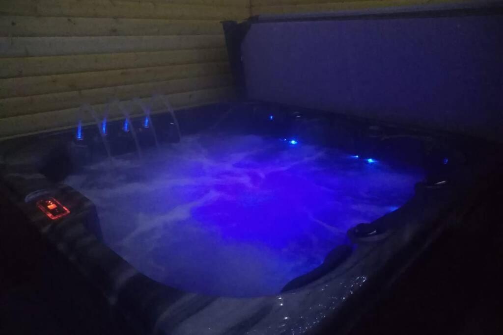 The Cottage - Hot Tub - Nr Glasgow - Self Check-In โค้ทบริดจ์ ภายนอก รูปภาพ