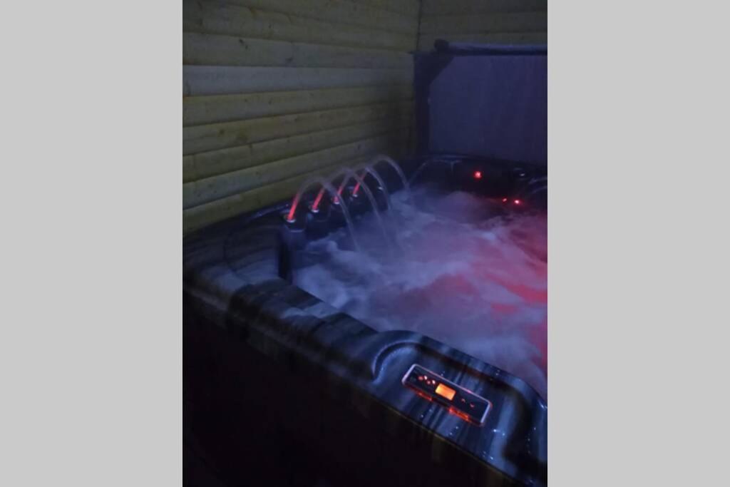 The Cottage - Hot Tub - Nr Glasgow - Self Check-In โค้ทบริดจ์ ภายนอก รูปภาพ